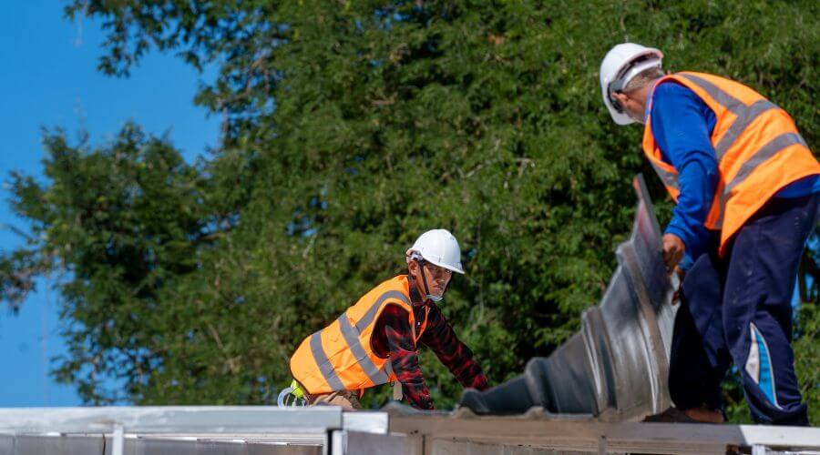 Professional gutter cleaning in Johnston, RI